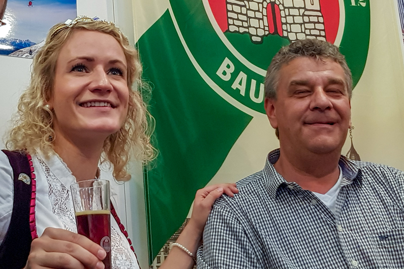 Bierkönigin Johanna Seiler besucht unseren "Food & Life"-Messestand in München.